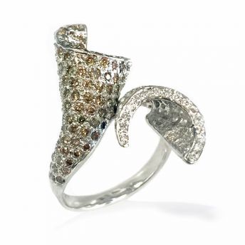 Fancy White and Champagne Diamonds Ring